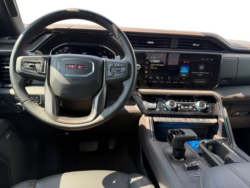 Used 2025 GMC Sierra 1500 AT4 w/ Technology Package AWD/4WD image 11