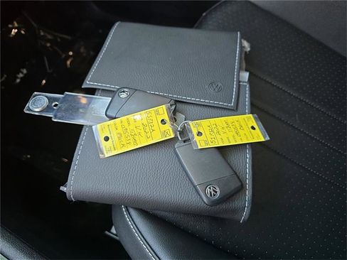 Used 2022 Volkswagen Tiguan SE image 27