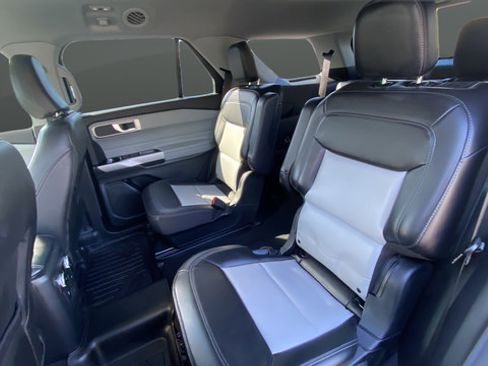 Used 2022 Ford Explorer XLT w/ Equipment Group 202A AWD/4WD image 22