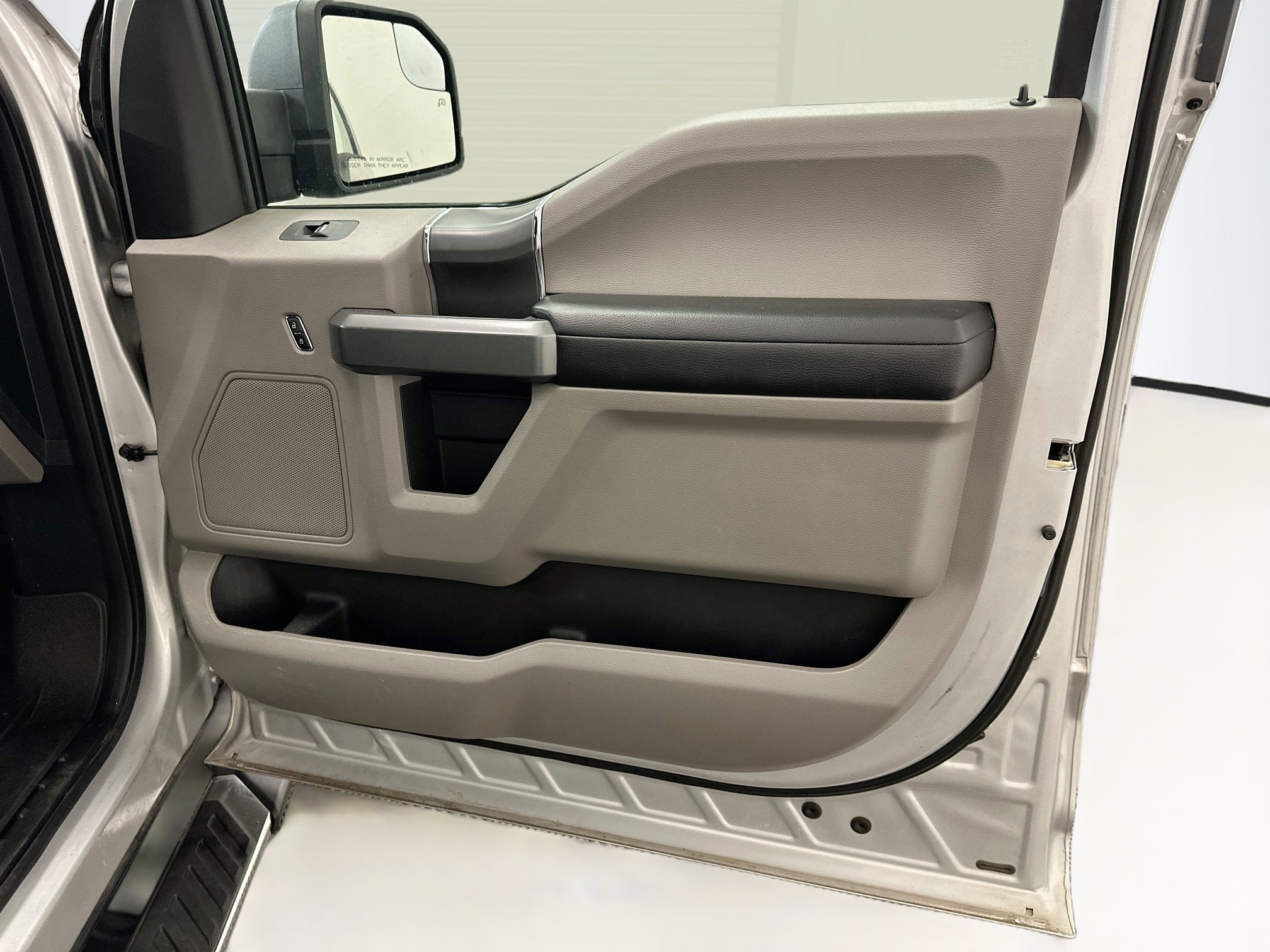 Used 2016 Ford F150 XLT w/ Equipment Group 302A Luxury AWD/4WD image 32