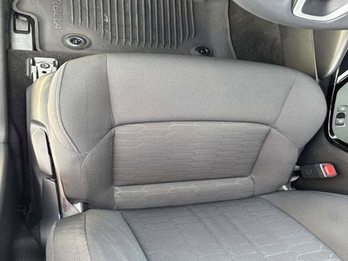 Certified 2025 Toyota Corolla SE image 9