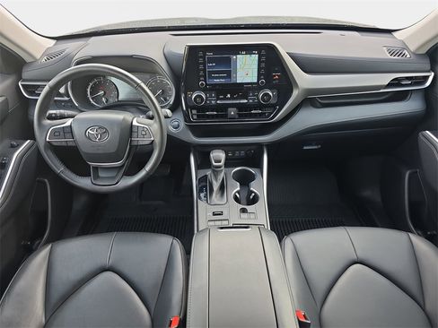 Used 2022 Toyota Highlander XLE image 10