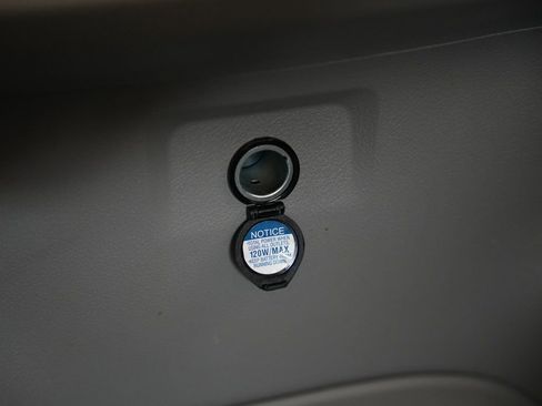 Used 2015 Toyota Sienna L image 31