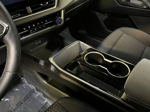 Used 2025 Chevrolet Equinox LT image 40