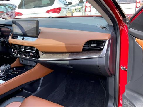 Used 2024 Nissan Rogue Platinum w/ Platinum Premium Package image 18