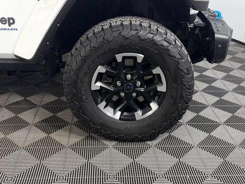 Used 2024 Jeep Wrangler Unlimited Rubicon 4xe AWD/4WD image 12