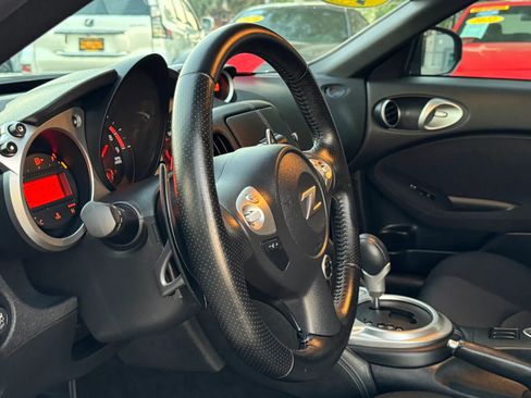 Used 2014 Nissan 370Z Coupe RWD image 10