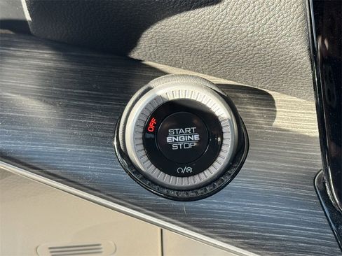 Certified 2024 Jeep Wagoneer L Series II w/ Flexible Seating Group image 13