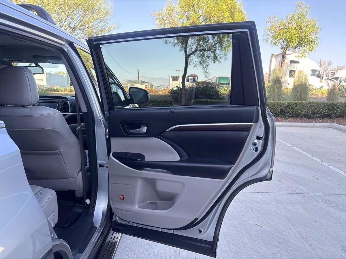 Used 2016 Toyota Highlander Limited AWD/4WD image 15