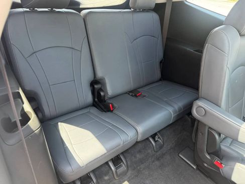 Used 2019 Buick Enclave Essence AWD/4WD image 14