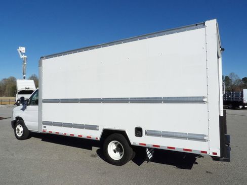 Used 2021 Ford E-350 and Econoline 350 Super Duty image 4