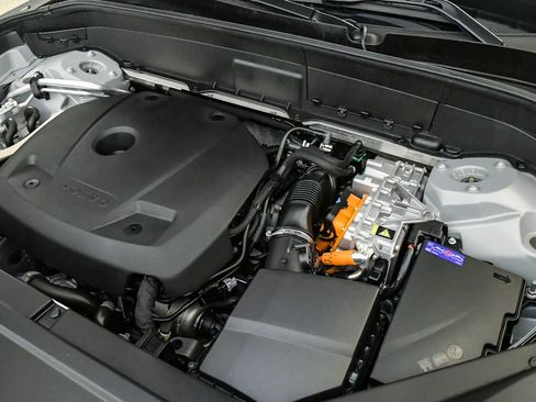 Certified 2025 Volvo XC90 T8 Ultra AWD/4WD image 30