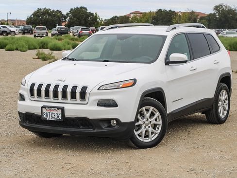Used 2018 Jeep Cherokee Latitude image 1
