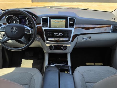 Used 2015 Mercedes-Benz GL 320 BlueTEC 4MATIC w/ Premium I Package image 37