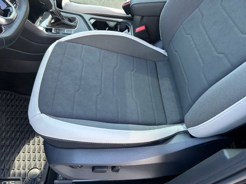 Used 2025 Volkswagen Taos SE w/ Panoramic Sunroof Package image 30