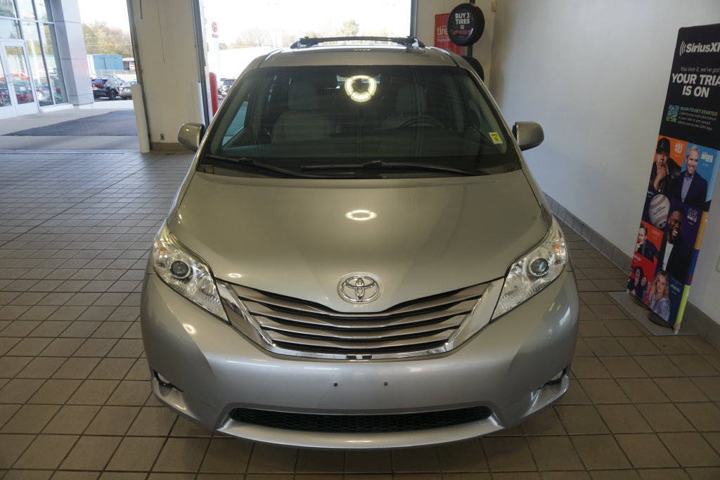 Used 2017 Toyota Sienna XLE w/ XLE Navigation Package AWD/4WD image 16