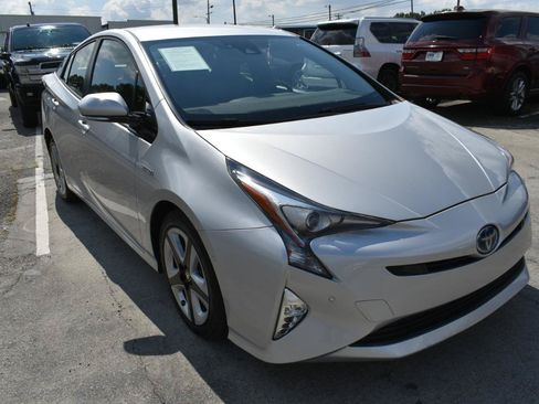 Used 2016 Toyota Prius Four Touring w/ Premium Convenience Package FWD image 4