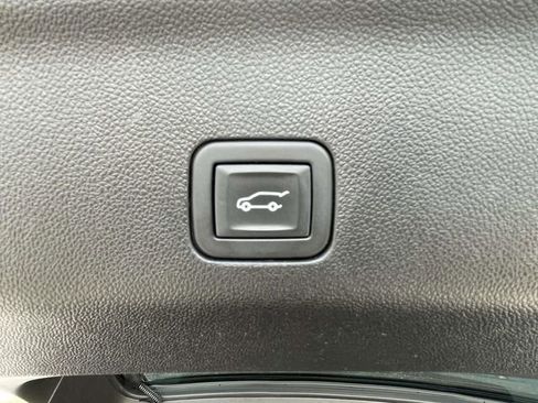 Used 2023 GMC Yukon XL Denali Ultimate AWD/4WD image 12