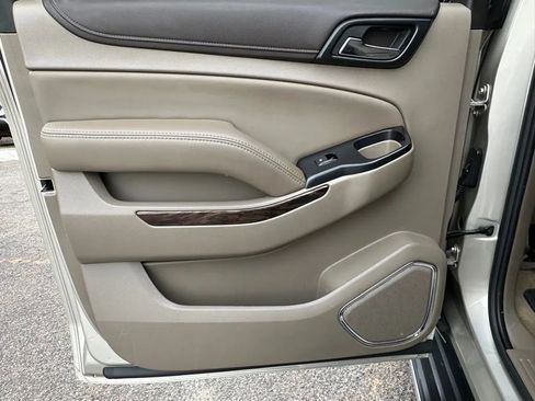 Used 2017 GMC Yukon XL SLE w/ SLE Value Package image 42