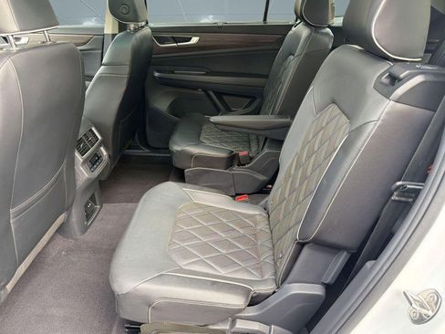 Used 2024 Volkswagen Atlas SEL Premium R-Line image 14