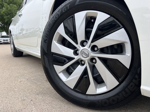Certified 2025 Nissan Altima 2.5 S FWD image 6