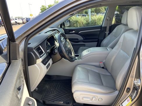 Used 2017 Toyota Highlander Limited Platinum AWD/4WD image 34