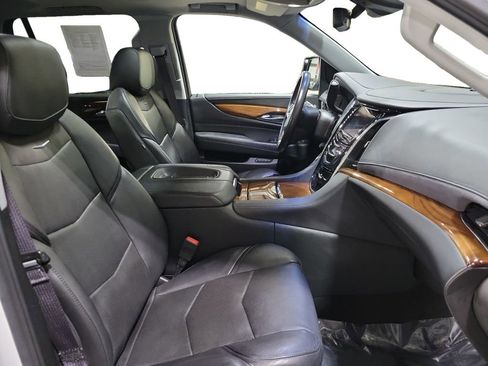 Used 2017 Cadillac Escalade Premium Luxury image 30