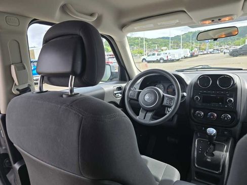 Used 2011 Jeep Patriot Sport FWD image 11