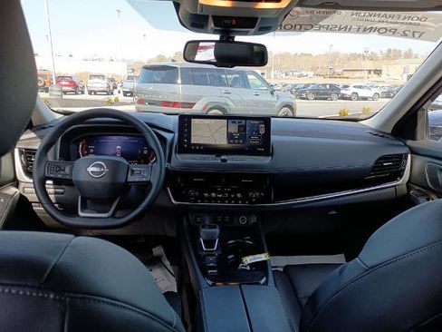 Certified 2025 Nissan Rogue SL w/ SL Premium Package image 10