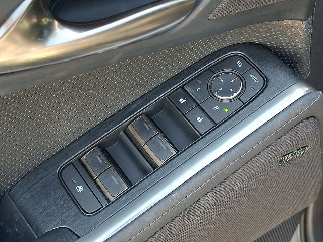 Used 2024 Lexus GX 550 w/ Accessory Package (Z1) AWD/4WD image 25