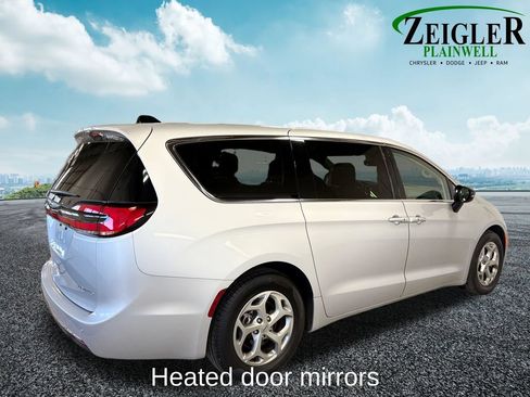 Used 2024 Chrysler Pacifica Limited FWD image 10