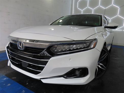 Used 2022 Honda Accord Touring image 2