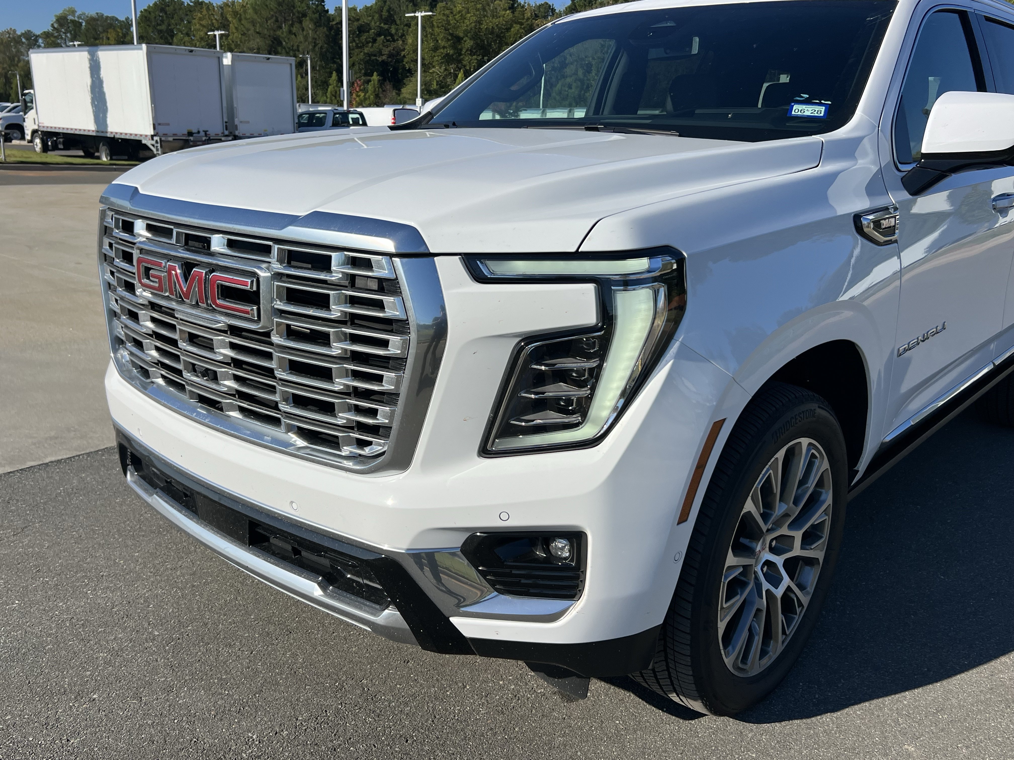 Used 2026 GMC Yukon Denali w/ Sun & Power Step Package AWD/4WD image 11