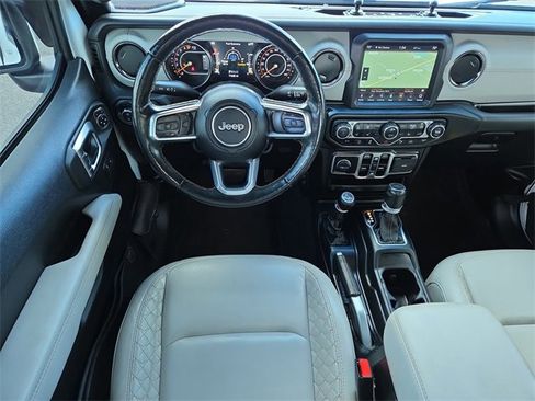 Used 2021 Jeep Gladiator Overland image 12