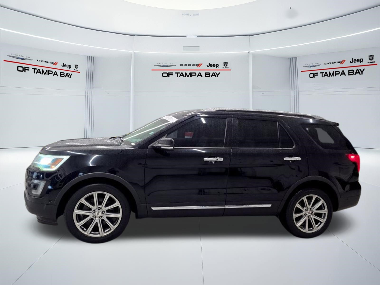 Used 2016 Ford Explorer Limited w/ Equipment Group 301A FWD image 3