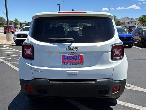 Used 2023 Jeep Renegade Latitude AWD/4WD image 4
