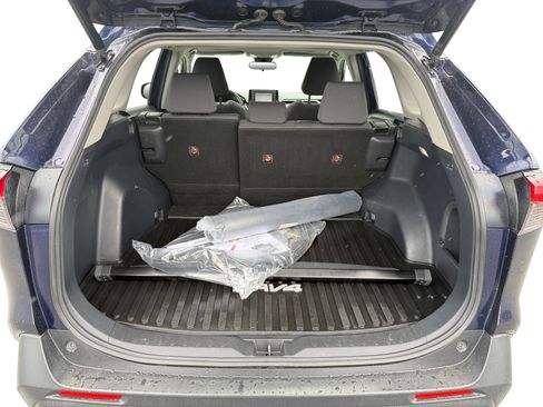 Used 2022 Toyota RAV4 XLE w/ Convenience Package image 17