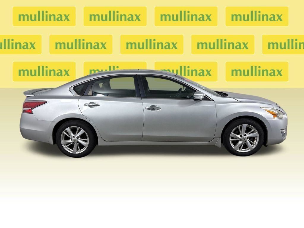 Used 2014 Nissan Altima 2.5 SV w/ Convenience Package FWD image 2