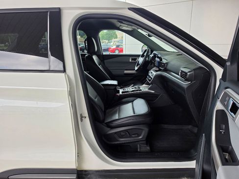 Used 2023 Ford Explorer XLT w/ Equipment Group 202A AWD/4WD image 13