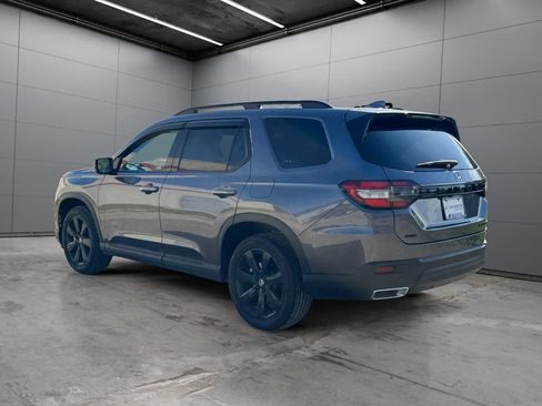 Used 2025 Honda Pilot Black Edition image 3