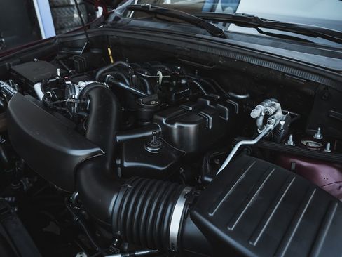 Used 2017 Jeep Grand Cherokee Laredo image 28