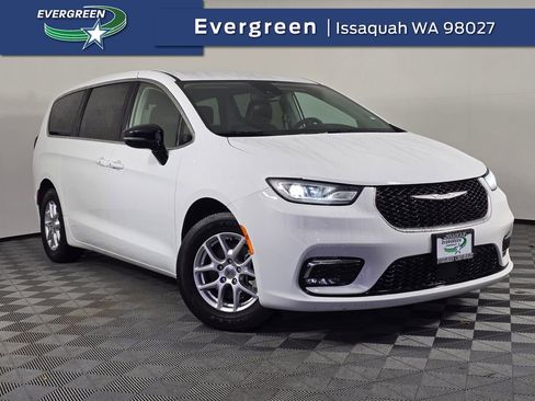 Used 2024 Chrysler Pacifica Touring-L image 1