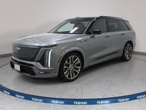 Used 2026 Cadillac Vistiq Platinum w/ LPO, Floor Liner Package AWD/4WD image 1