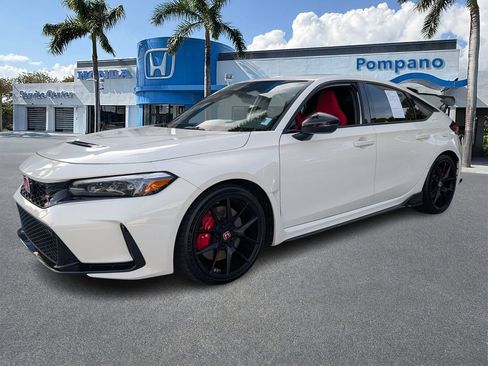 Certified 2025 Honda Civic Type R image 3