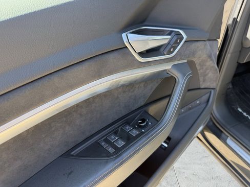 Used 2019 Audi e-tron Prestige w/ Prestige Package image 20