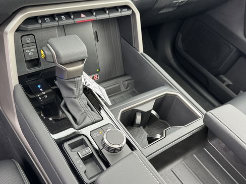 New 2026 Toyota Tundra Limited AWD/4WD image 19