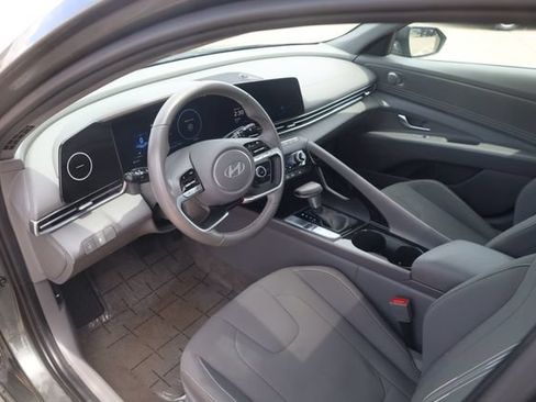 Certified 2025 Hyundai Elantra SEL FWD image 9