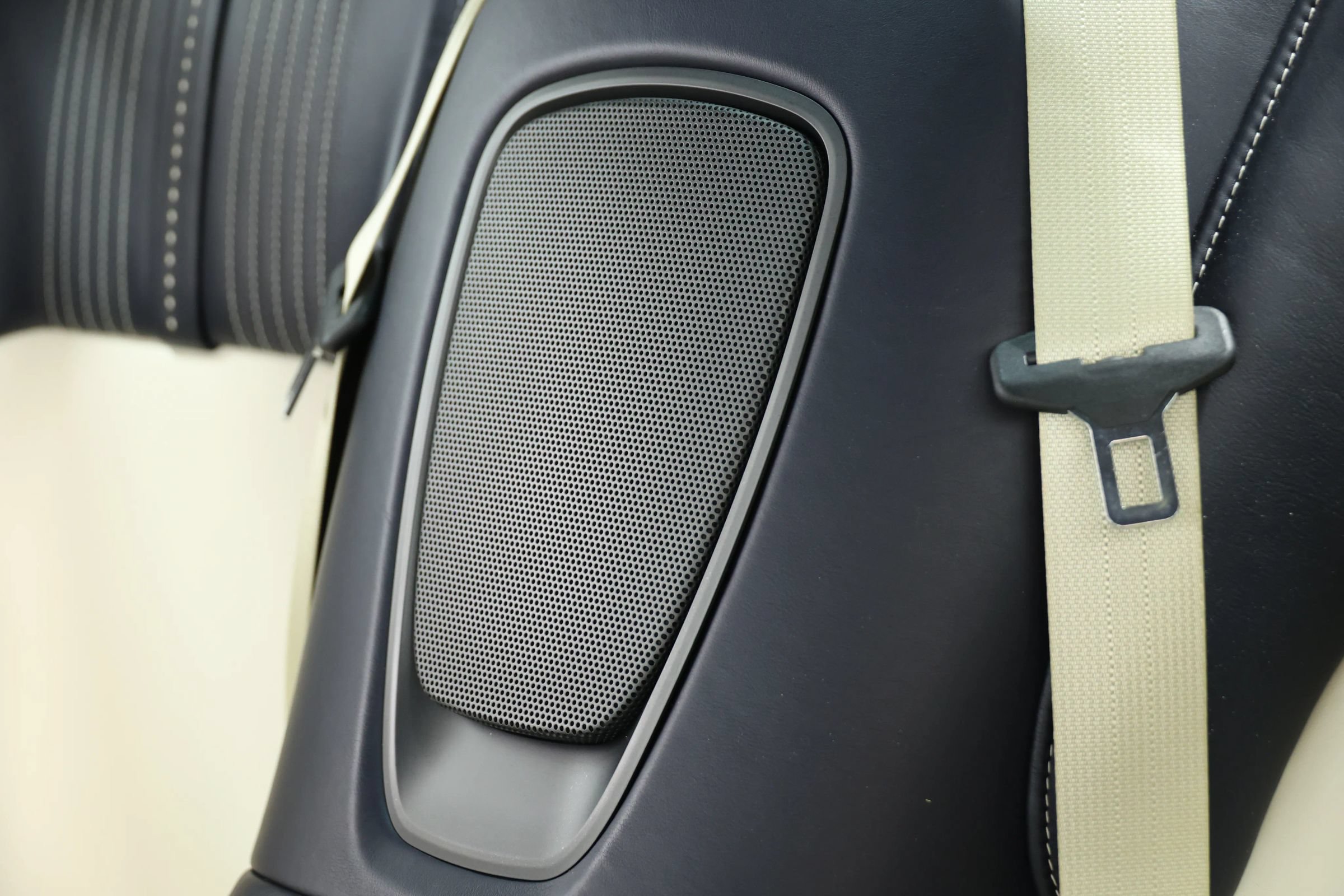 Used 2019 Aston Martin DB11 Coupe RWD image 51