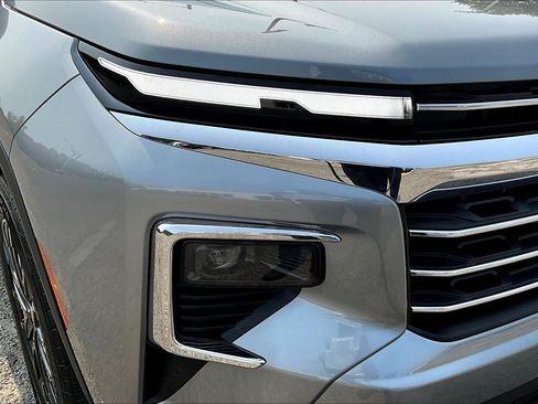 Used 2025 Chevrolet Traverse LT w/ Sun and Wheel Package FWD image 32