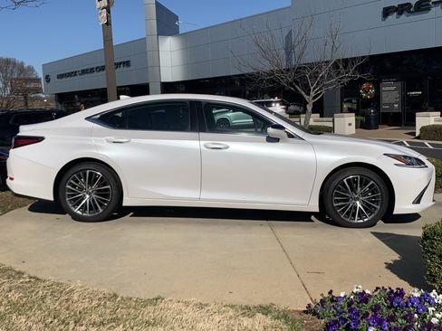 Certified 2025 Lexus ES 350 w/ Premium Package image 11